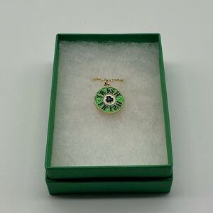 *NEW* Chic Green and Gold “Irish” Pendant Necklace